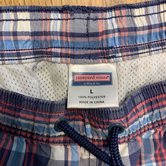 Vineyard Vines swim trunks - Picture 3 of 4